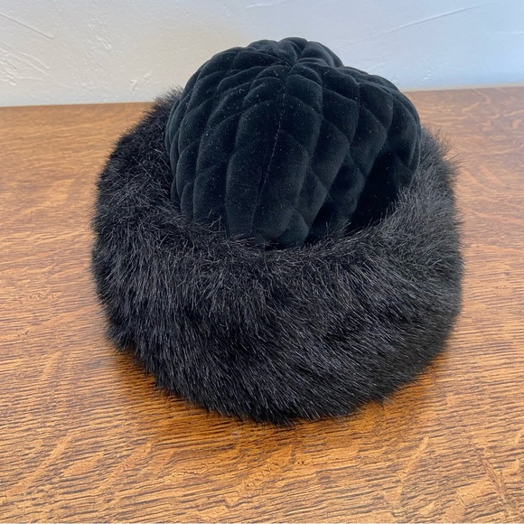 VINTAGE BLACK FAUX FUR FUZZY QUILTED CIRCLE SOFT LUXURY FANCY WOMENS WINTER HAT - Picture 4 of 8